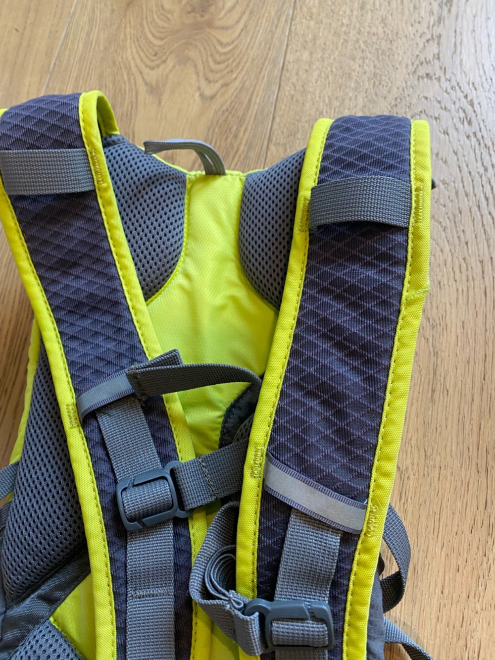 CamelBak Lobo Hydration Backpack in Neon Yellow and Gray - Picture 5 of 6
